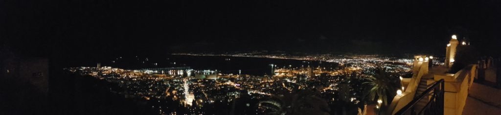 KRAVolution Team Train & KRAVel 2017 Israel - Panorama auf Haifa bei Nacht