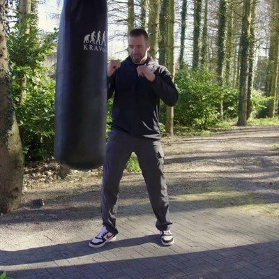 Krav Maga outside Training mit Boxsack